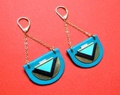 Lune earings emerald, lamb leather and gold plated, handmade, graphic shape