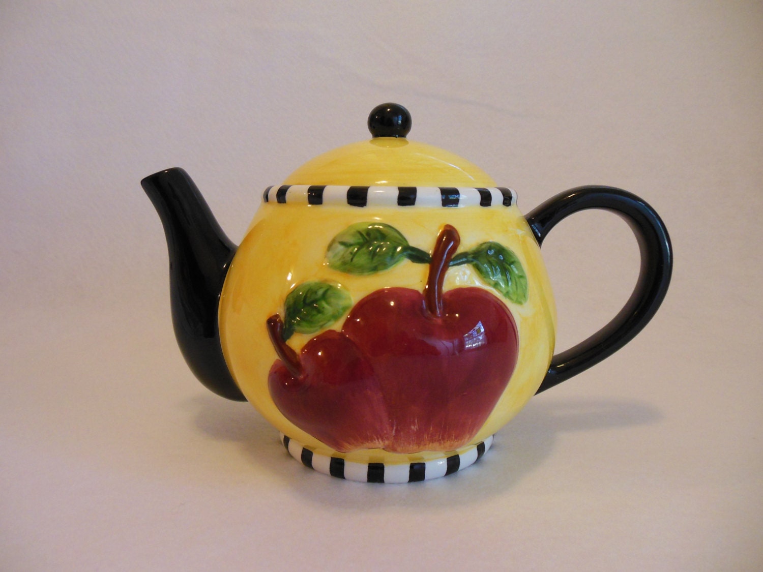 TEA POT  ..  Tea Party  ..  Tea  ..  Apples  ..  COTTAGE