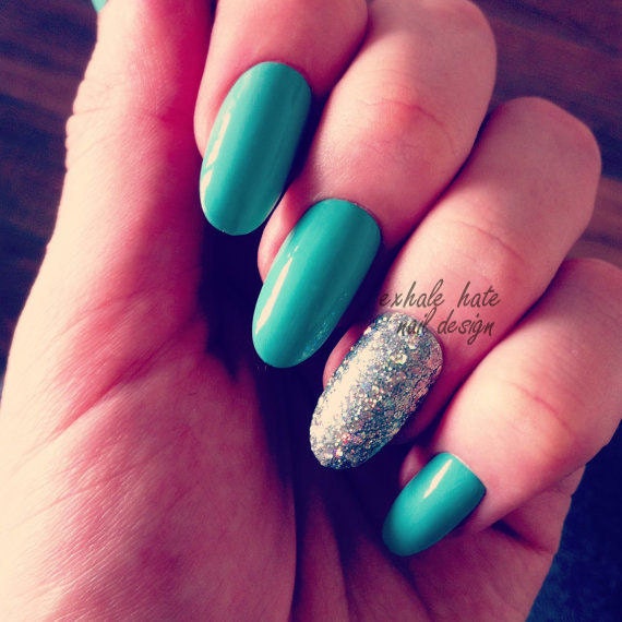 Tiffany Blue with Holo Glitter Accent Oval False Nail Set