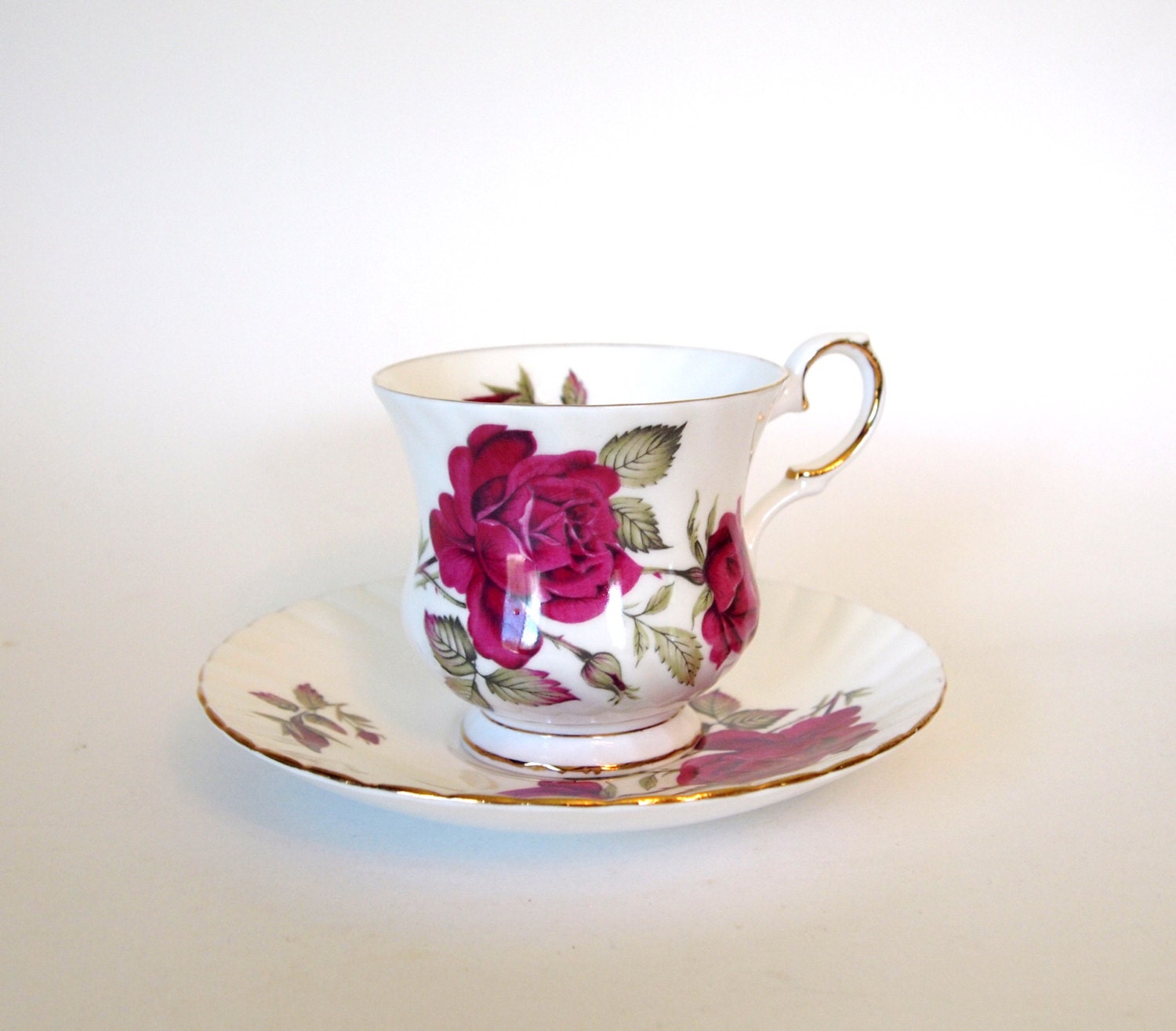 Vintage Elizabethan Fine Bone China Teacup with Burgundy Roses - England
