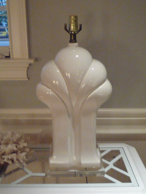 Vintage Art Deco Hollywood Regency Mid Century Modern Table Lamp Lucite White