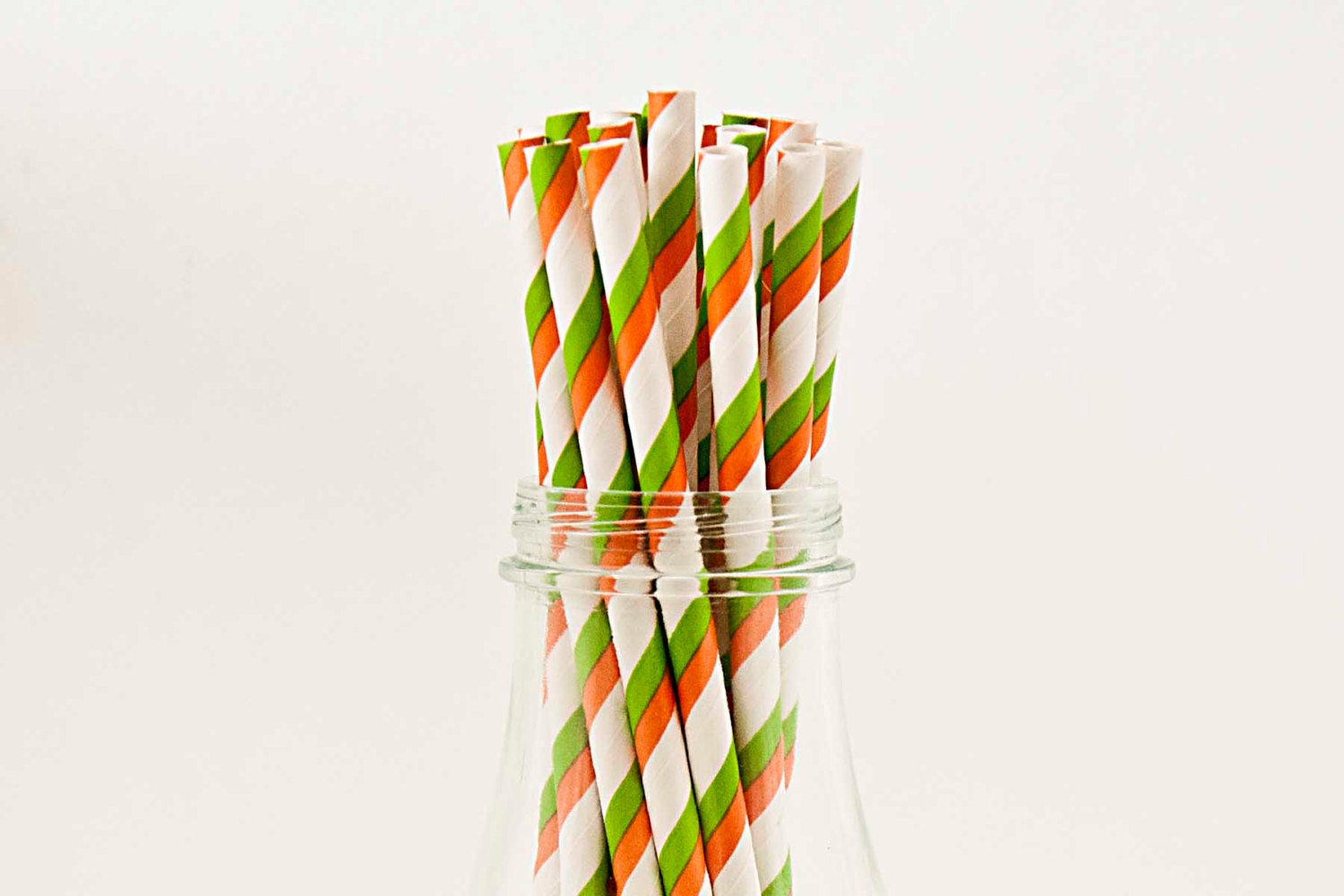 25 Orange and Green Paper Straws, Drinking Straws, Cake Pops, ORANGE and Green Tailgates, Carnival Party - FancyThatLoved