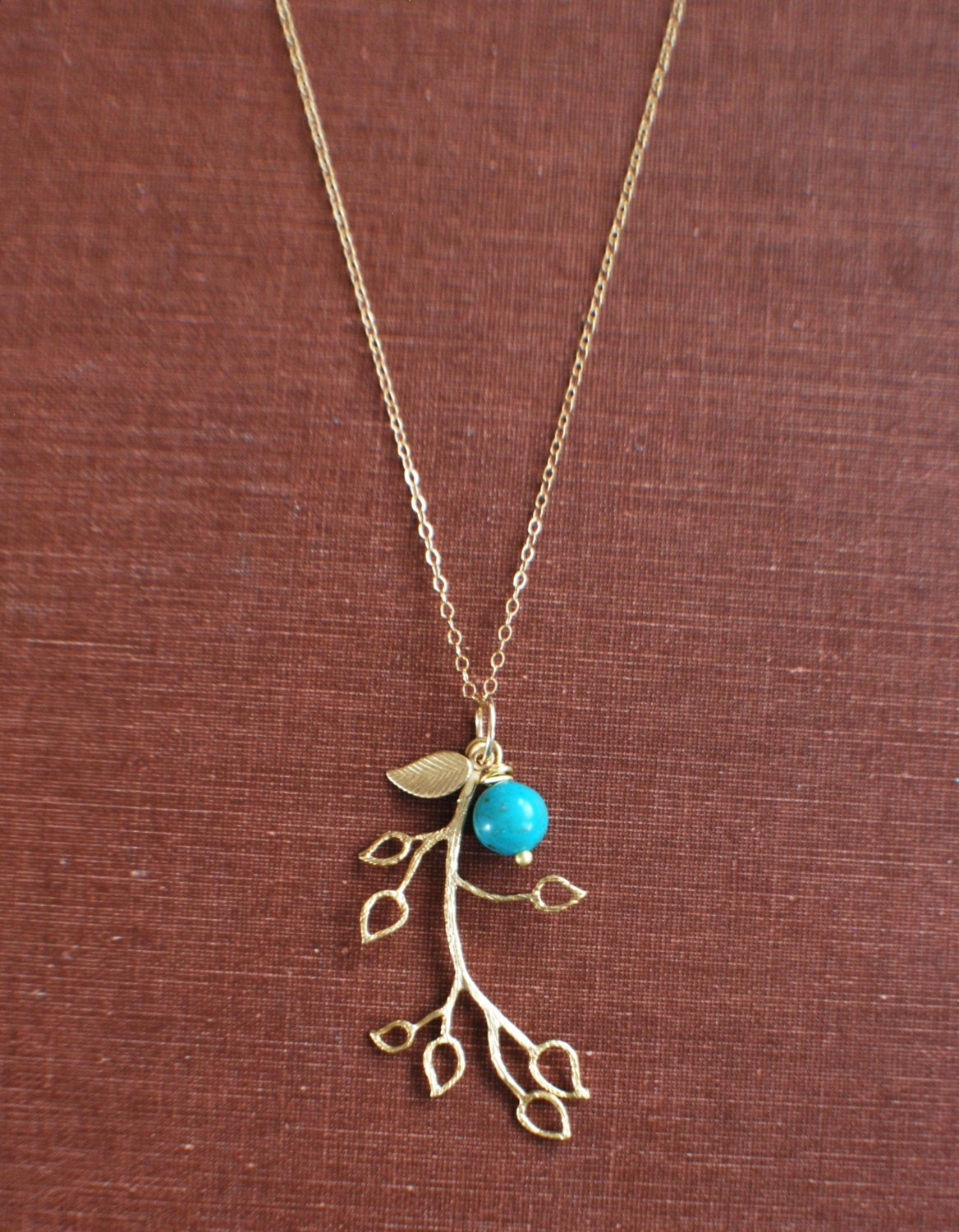 Gold branch necklace with pearl