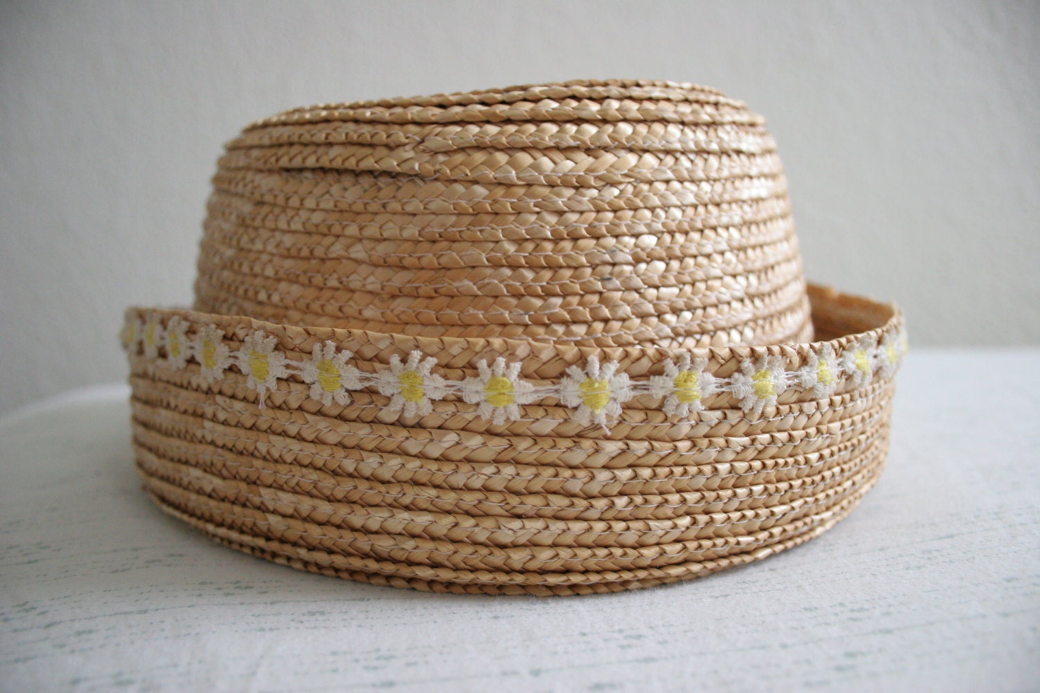 Vintage 90s white daisy trim straw hat bowler derby blossom hat blonde