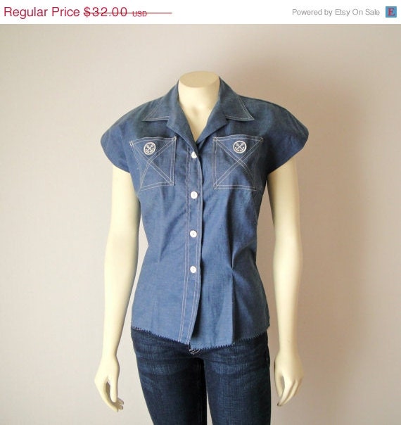 SALE Vintage. 50's or 60's Blue Chambray Button Up Blouse. Shirt. Short Capped Sleeves. Collar. Tailored. Retro. Sailor. Mad Men. Medium M