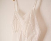 SALE Vintage. 50s. Romantic White Nylon Lace Slip. Full Slip. Floral Lace. Lingerie. Side Slits. Super Soft. Extra Small. Small S 2 4