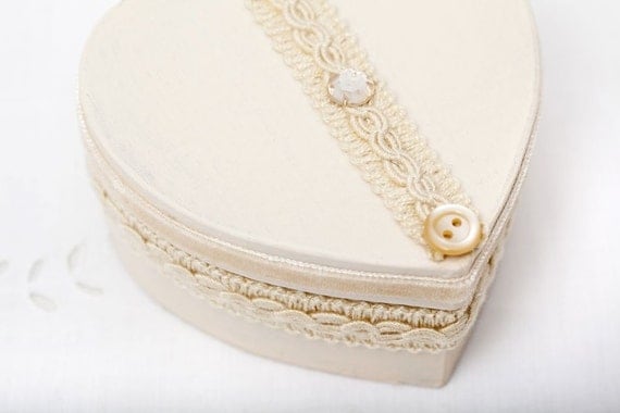 Small heart shaped vintage style gift / favor box