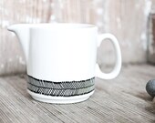 Hand-painted milk jug "somewhat angular", black and white