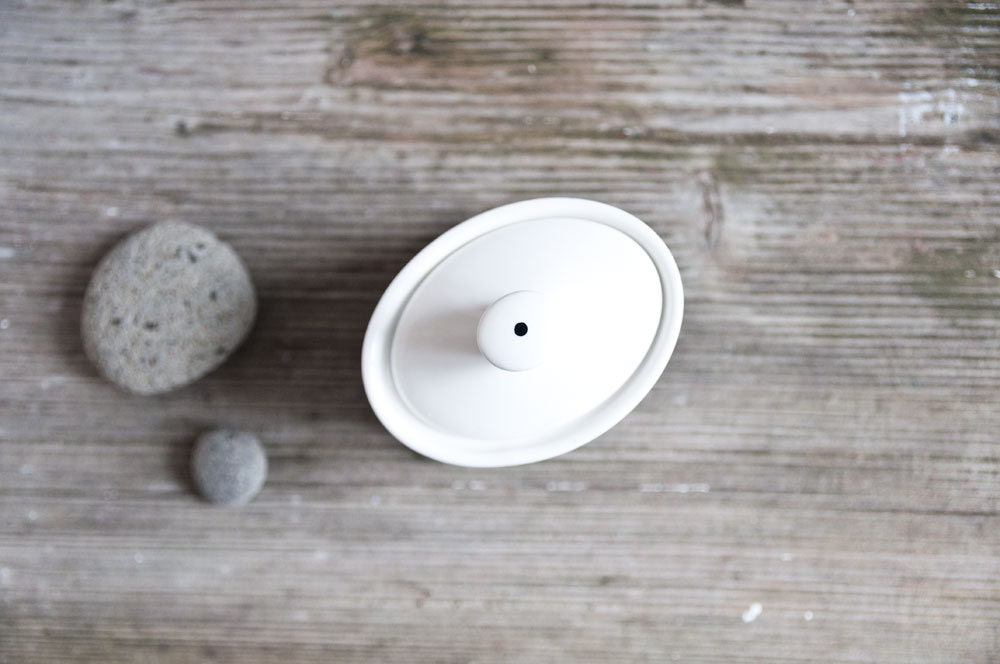 Hand-painted vintage sugar bowl "somewhat angular", black and white