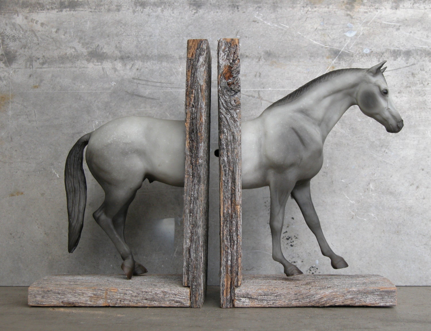 EQUINE COLLECTION hunter horse bookend in grey