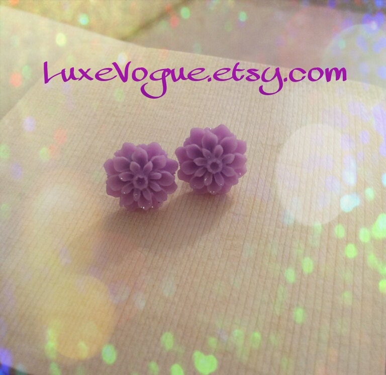 Light Purple Dahlia Flower Stud Earrings on Silver Plated Posts