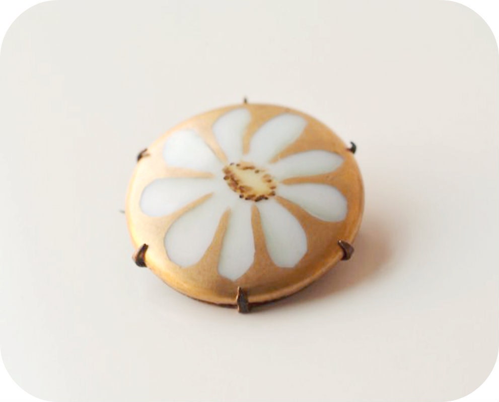 Victorian Era Porcelain and Gold Luster Daisy Flower Brooch, Antique Brooch, Spring Fashion