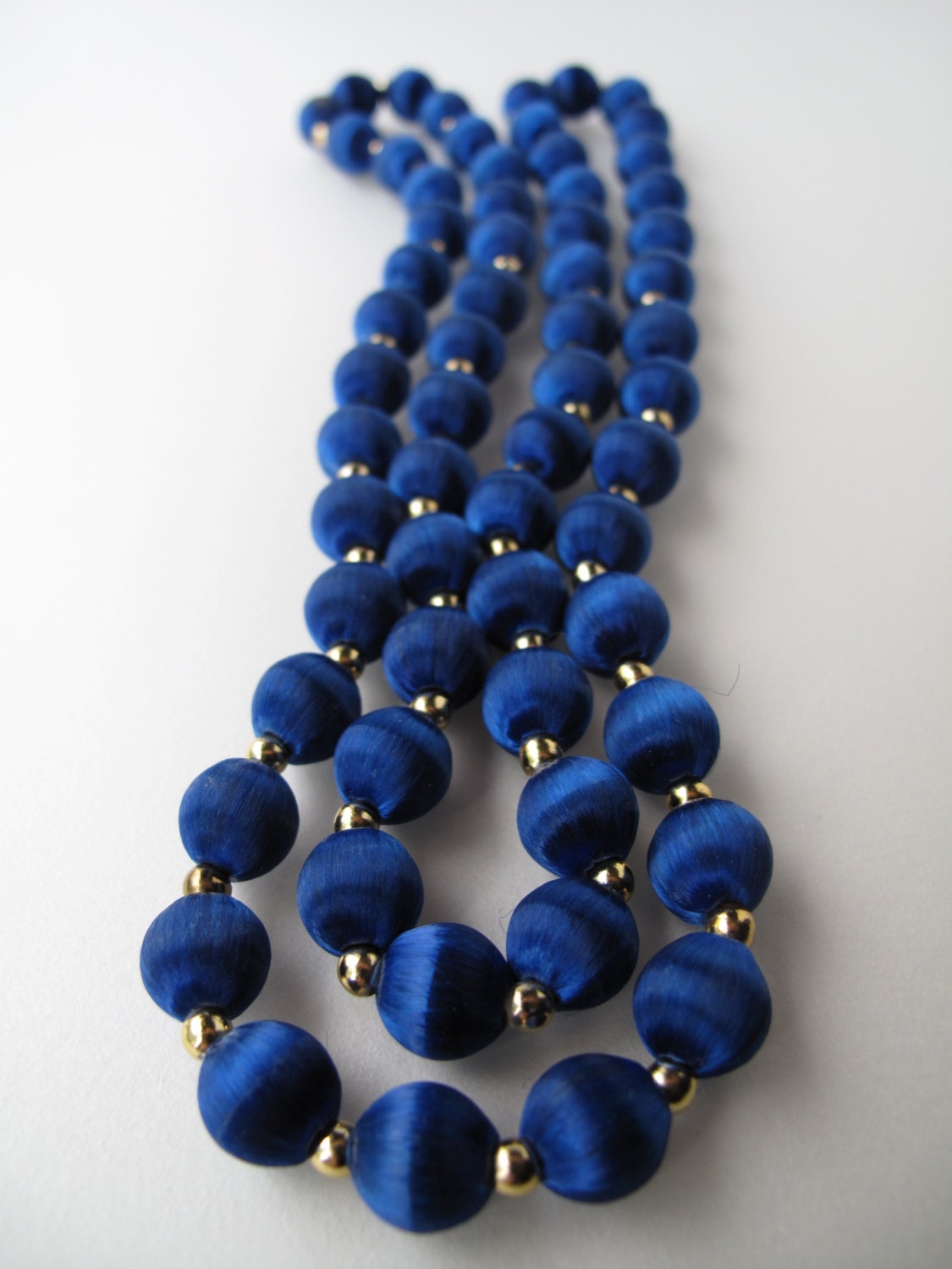 Glossy Vintage Blue Thread Bead Necklace