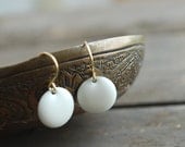 White enamel earrings // wedding // bridal // elegant // white gold - picturing