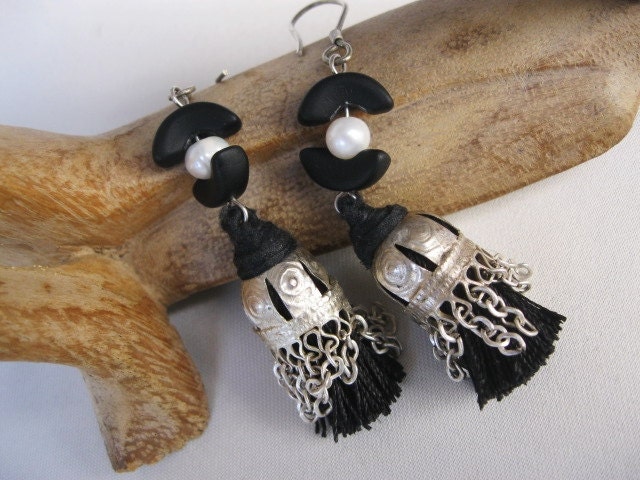 ethnic earring, black earring, charm earring, dangle earring, tassel earring, pearl earring, fashion earring, ethnic alpaka earring, chain