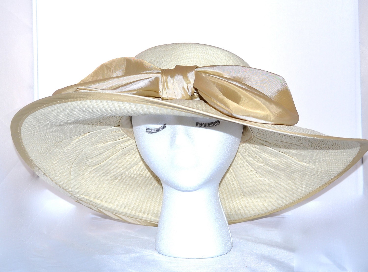 Cream Wide brim Kentucky Derby Fascinator Sun Hat