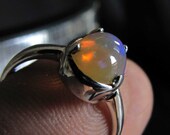sterling silver gemstone ring with a pear shaped multicolor opal marked 925 size 6 (GR124)