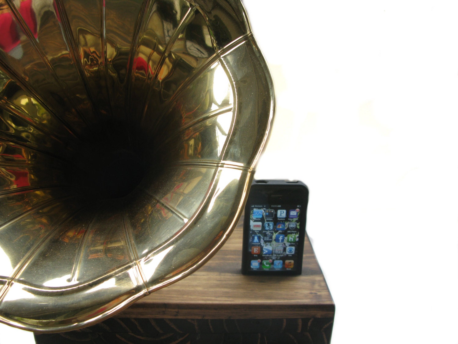 Acoustic iPhone Speaker with Reproduction Horn