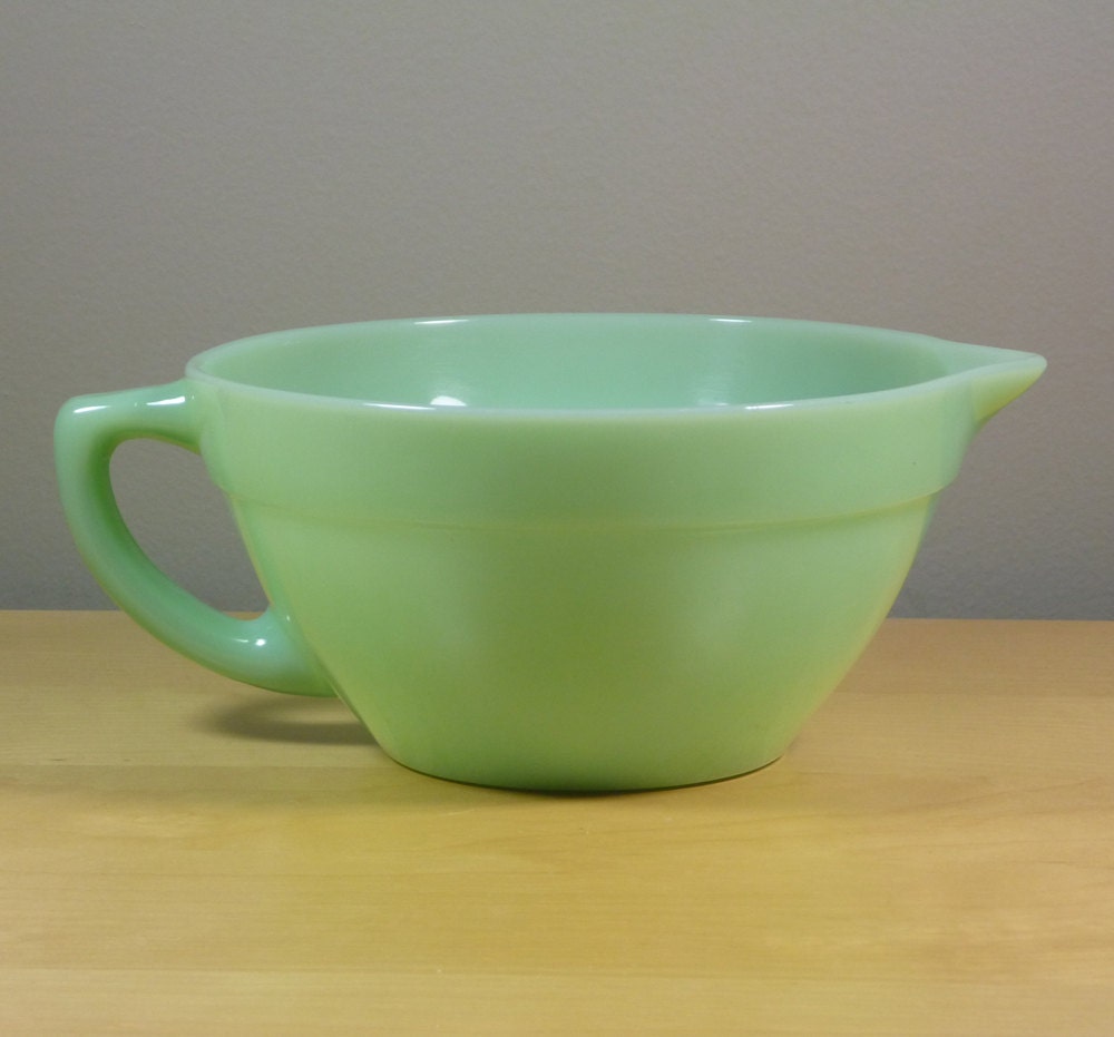 Fire King Jadeite Batter Bowl, 1940s With Handle and Pour Spout, Light Green Excellent Condition