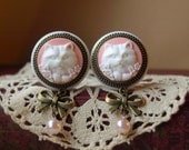 Pair of Kitty Cameo Plugs in white with pink rosa Kitten and a cute Bow