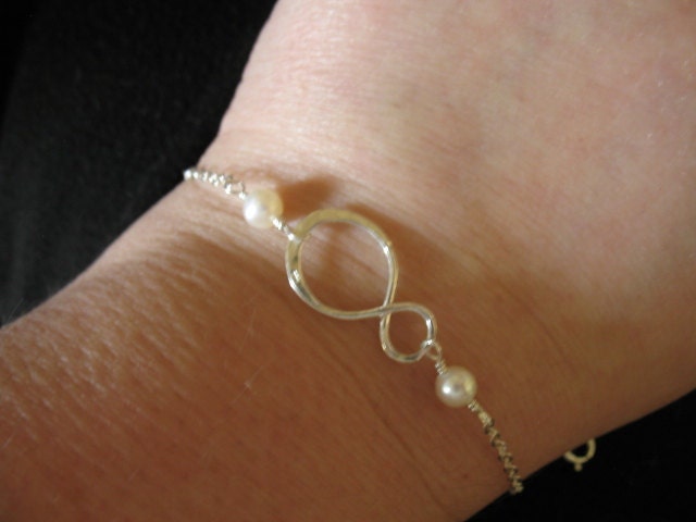 Silver INFINITY Bracelet Infinity Jewelry Figure 8 Jewelry - Sterling Silver - Mothers Day Gift Bridesmaids Gifts Mother Sister br I5 sp