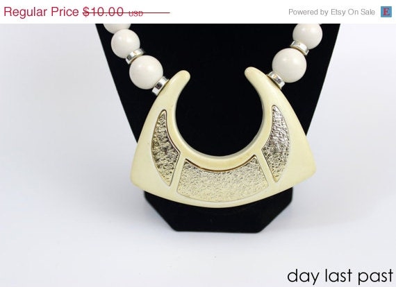 ON SALE Vintage 1960's / 1970's White and Silver Horse Shoe Shaped Plastic Necklace