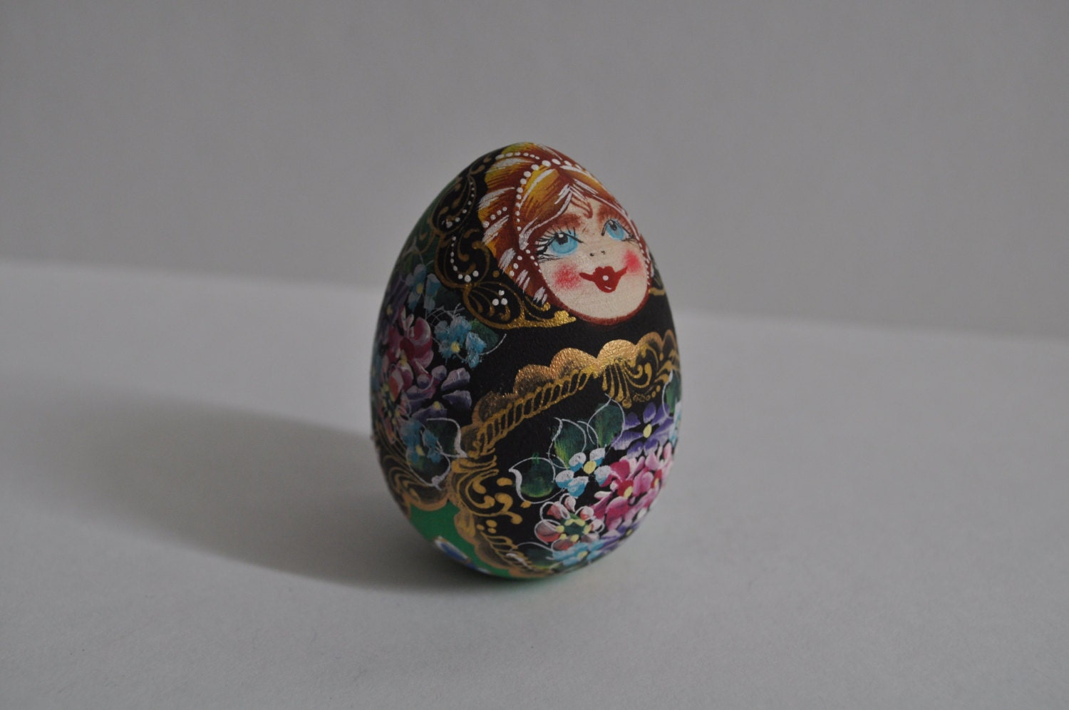 Handpainted wooden egg - Russian motives. For Easter or just as decoration