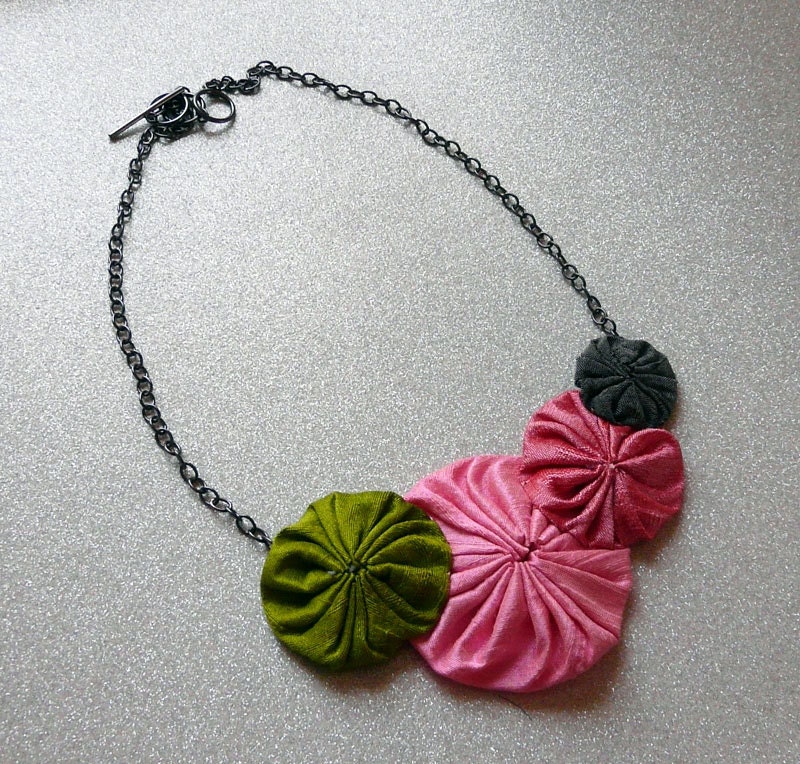 pink poppy - silk yoyo necklace