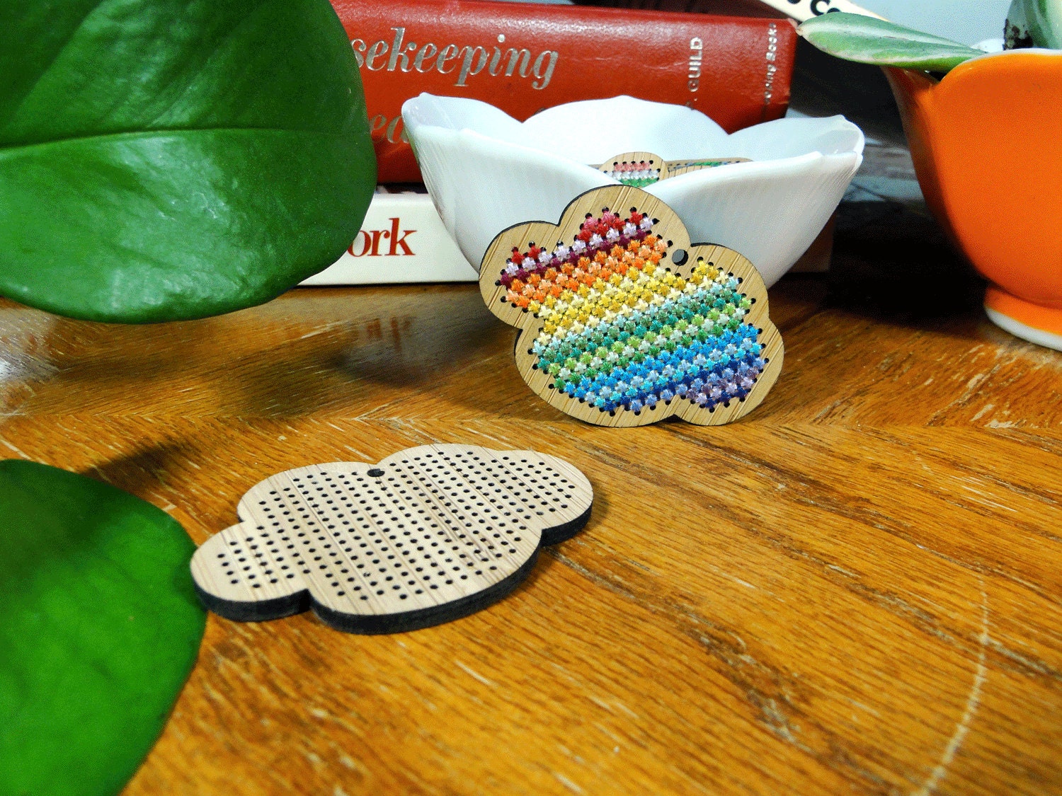 Cross stitch pendant blank, cloud in bamboo
