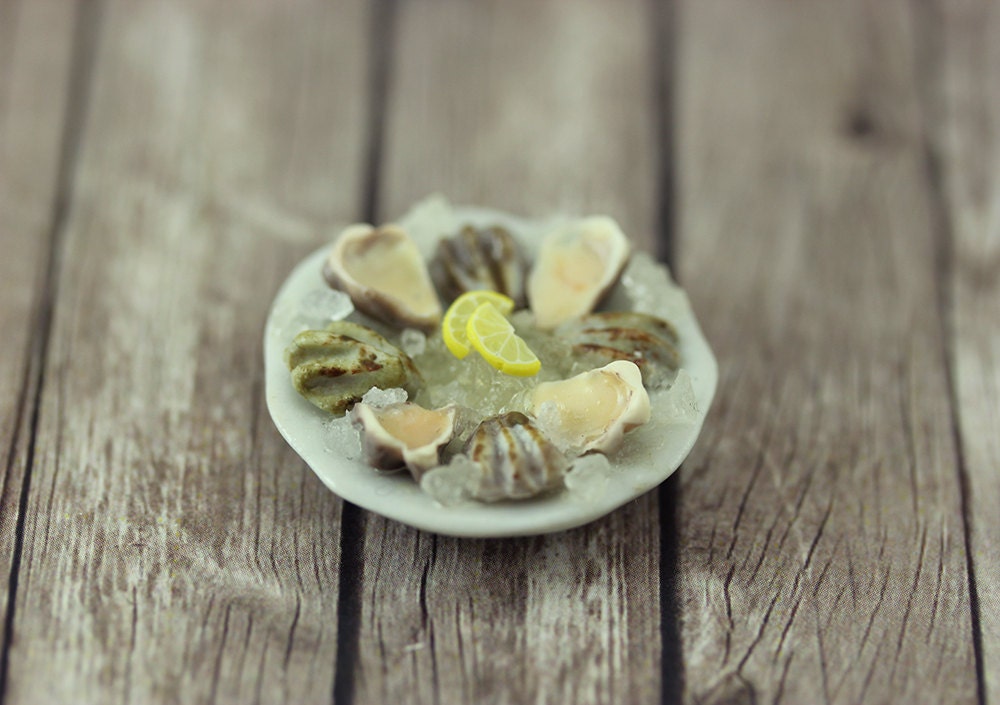 Oysters Platter - 1:12 Scale Dollhouse Miniature Seafood Collection