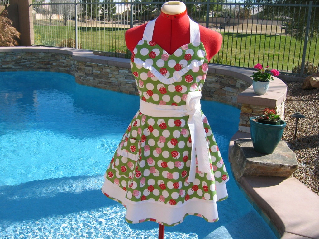 Apron / Womens Aprons / Retro, Ruffled / Sweetheart / Scarlet Chic Sassy Apron / Tossed Roses adn Polka Dotss