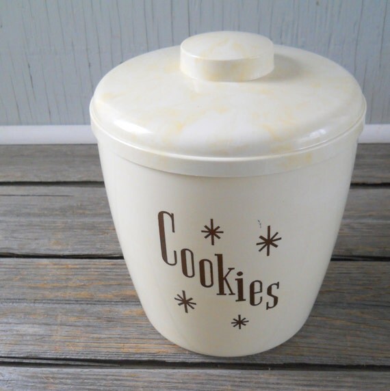 Vintage Plastic Cookie Jar Ivory by lisabretrostyle2 on Etsy