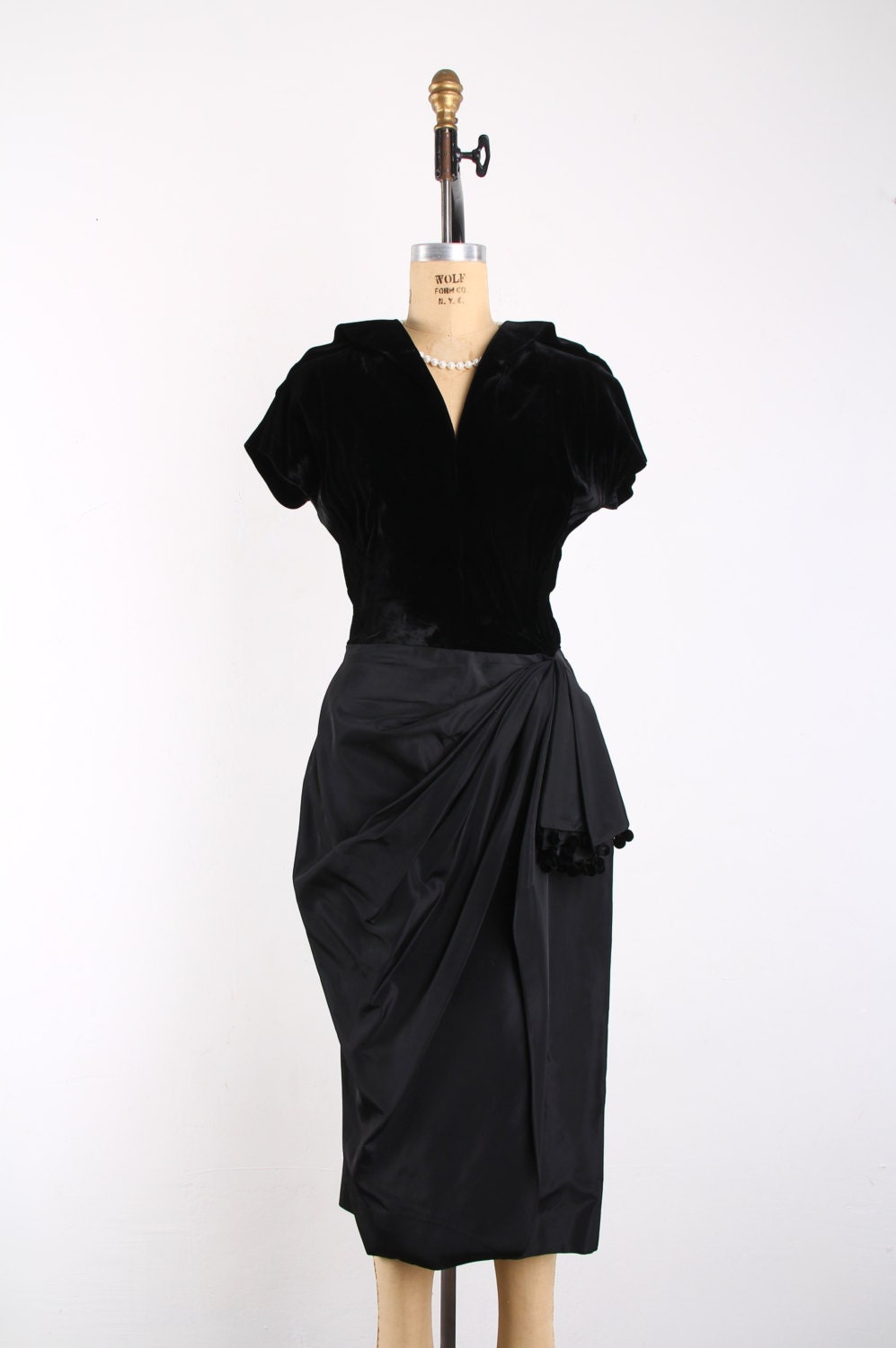 Vintage Dress . Velvet Taffeta 1950s LBD . Black Cocktail Gown