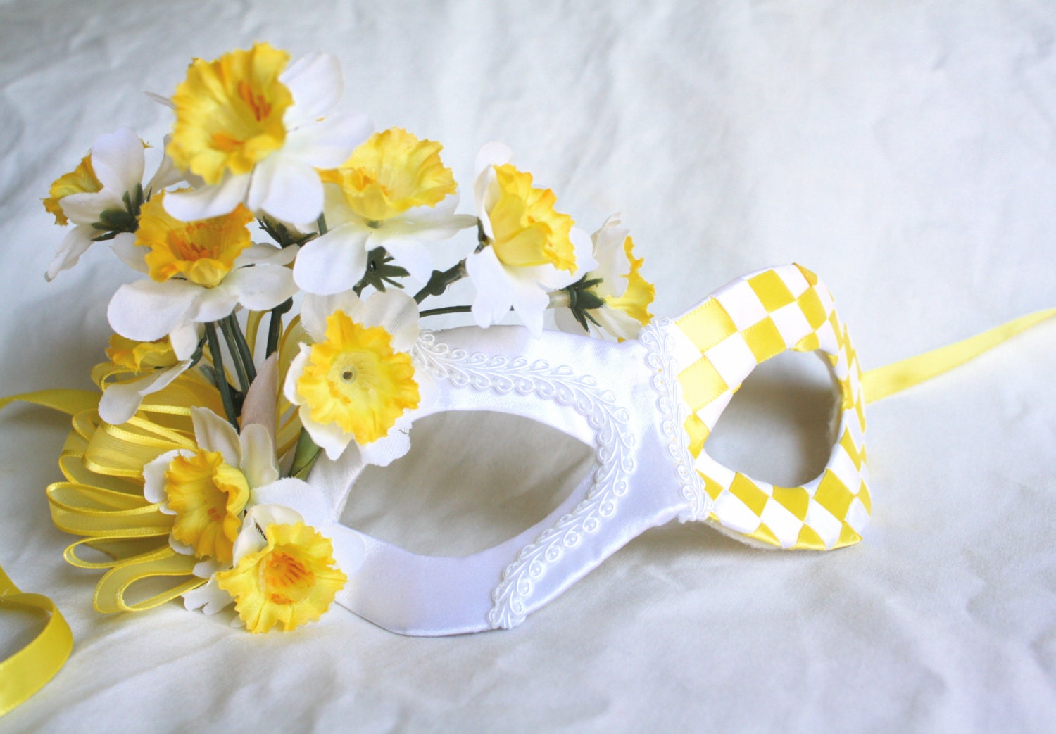 Jonquil - Springtime Princess Mask in White and Sunshine Yellow - Twelve Dancing Princesses Series