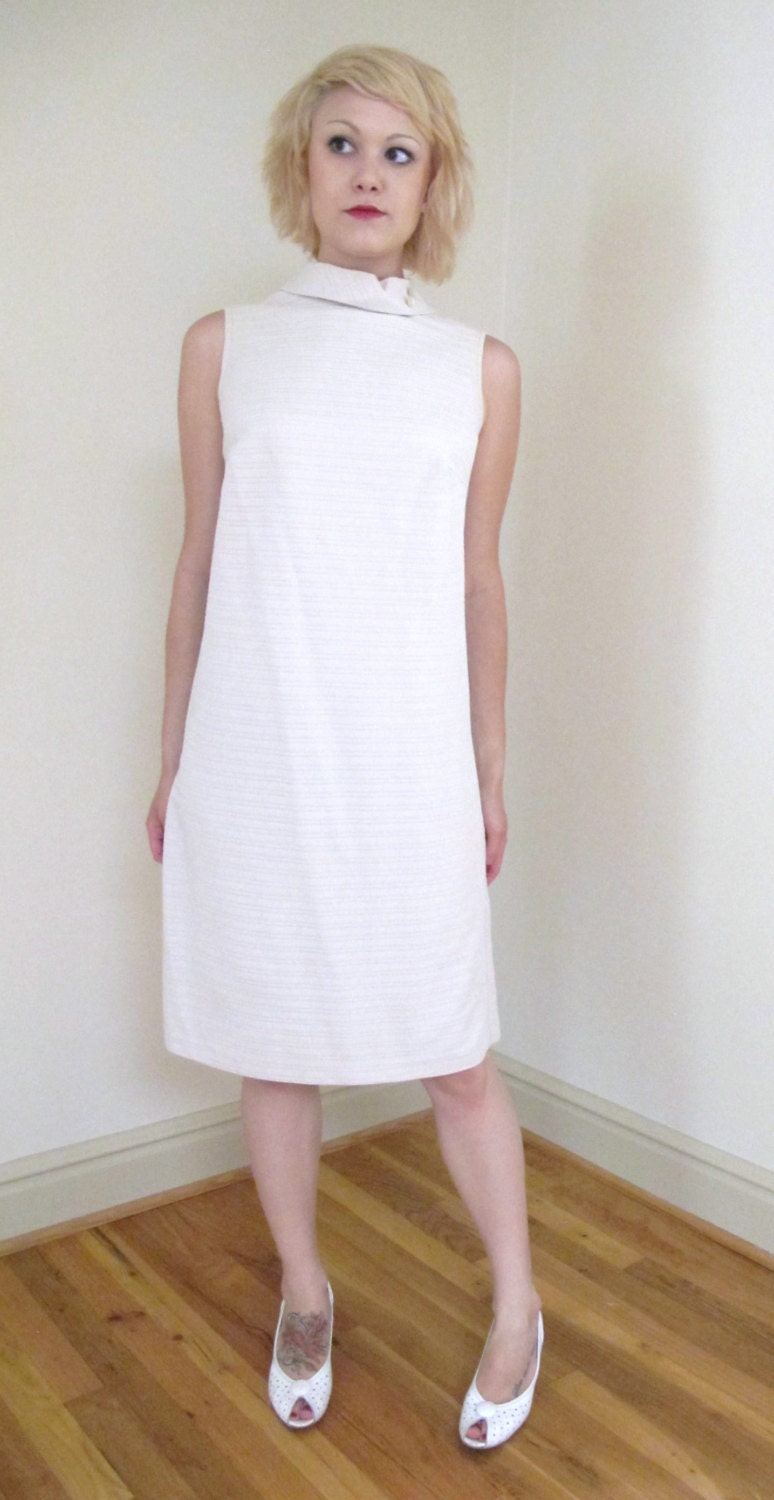 Vintage White Mod 60s Shift Dress Buttoned Collar