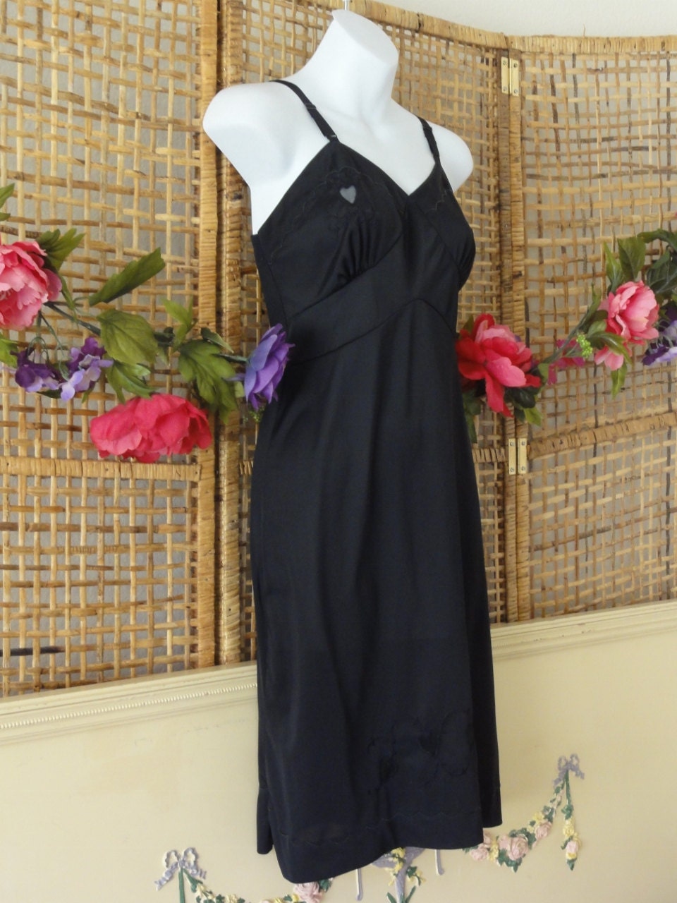 Darling Vintage 60's Jet Black Slip-Sheer Heart Detail-Size Small 32-34