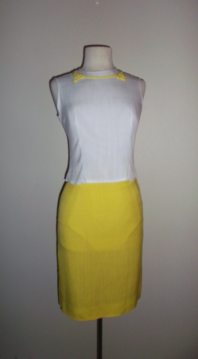 White Chartreuse Green 1960s Vintage 2pc Linen Cotton Outfit Wiggle Skirt Fitted Top Spring Summer MadMen Jackie O Style