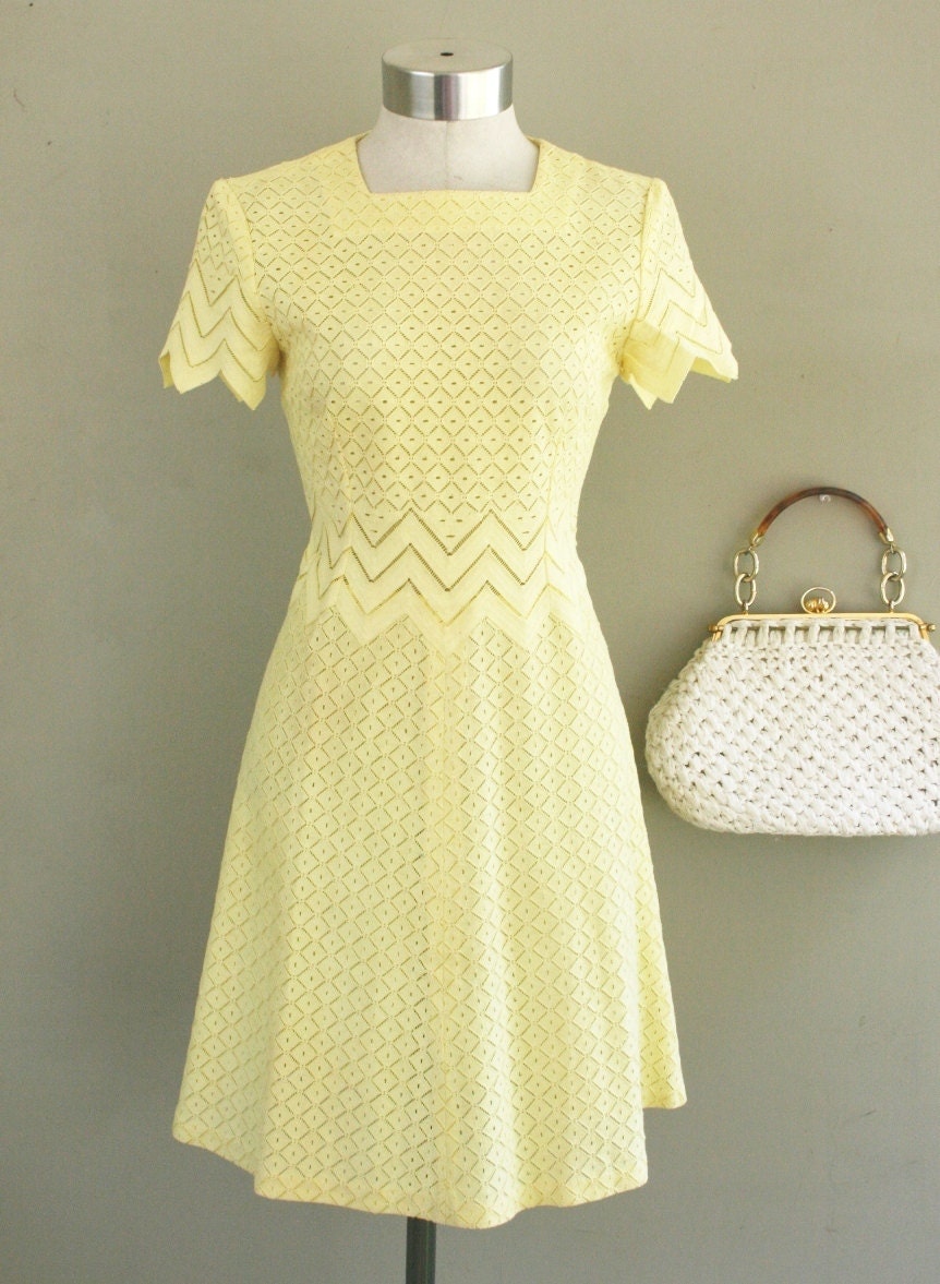 Be Still My Heart - 1960s - Yellow Lace - Wedding Party  - Mad Men - Metal Zipper