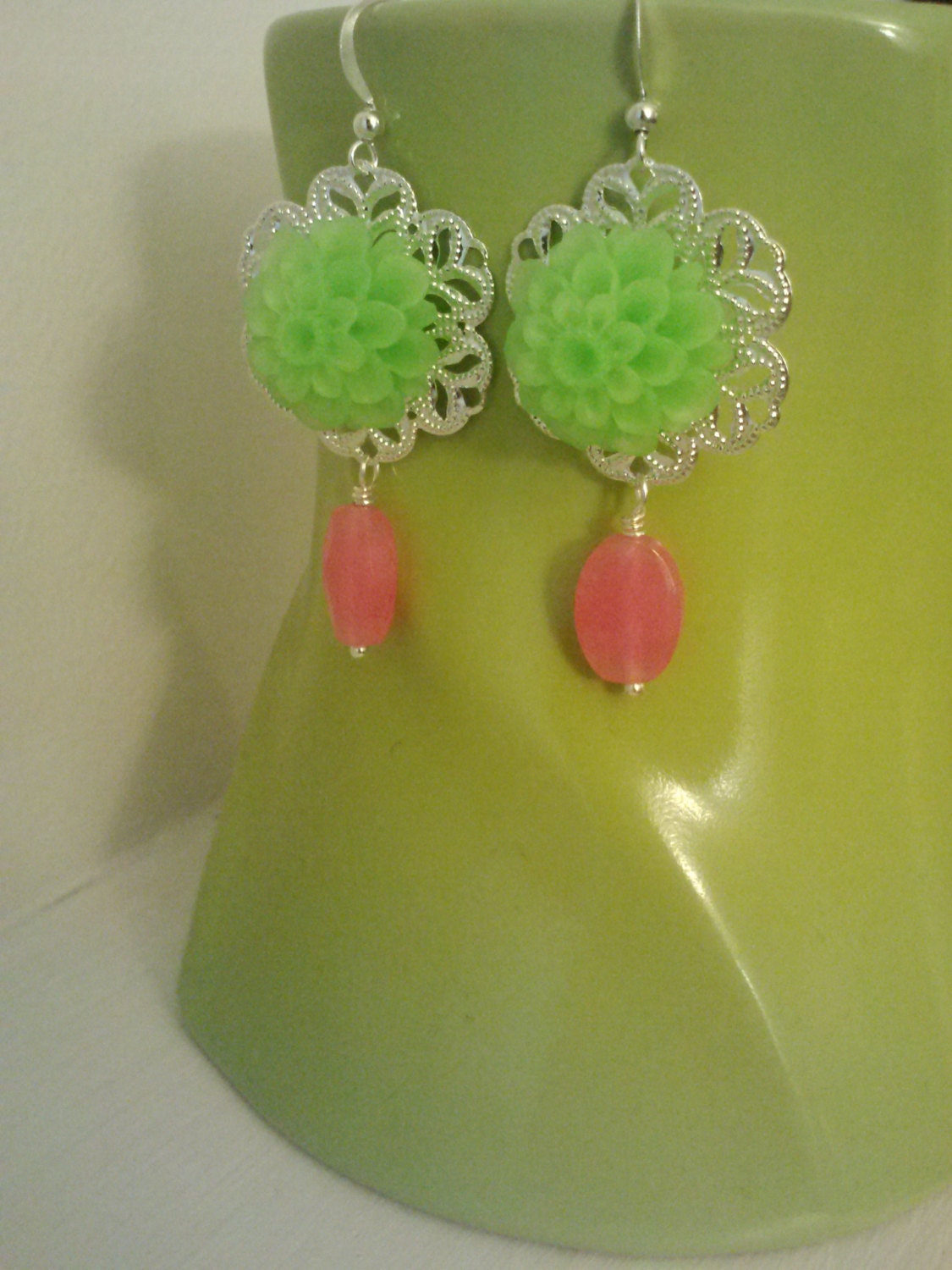 Flower and gemstone earrings - Lime