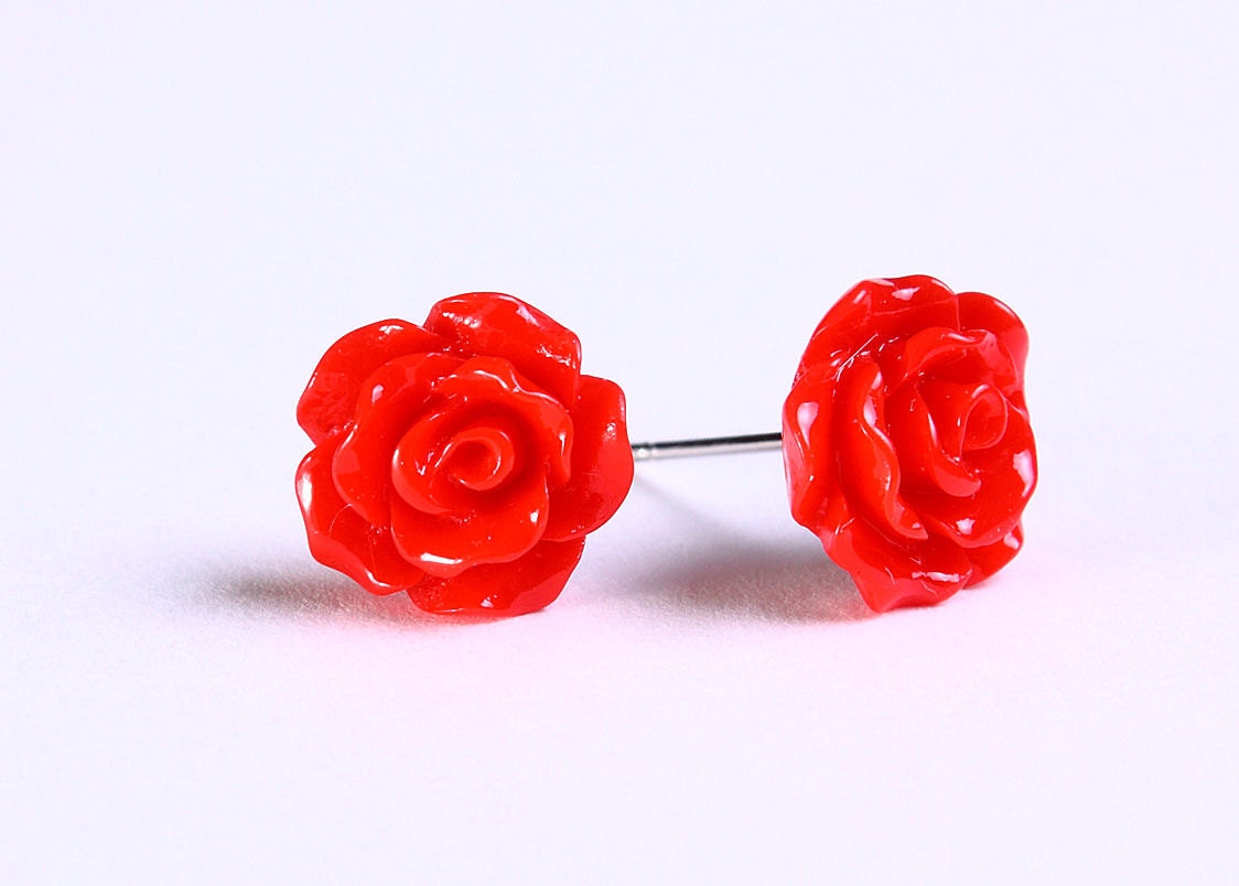 Petite red siam rose rosebud hypoallergenic stud earrings (722) - Flat rate shipping