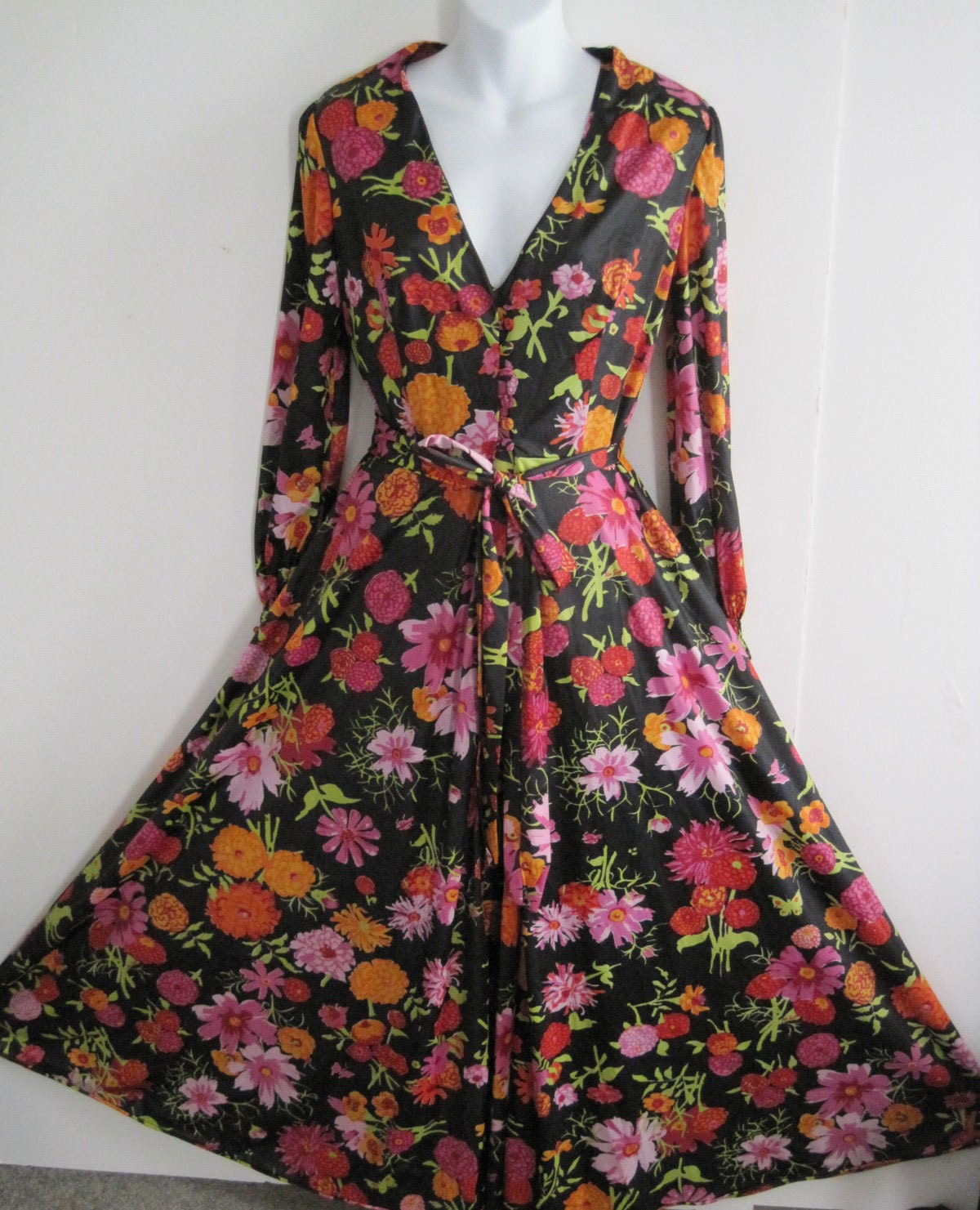 psychedelic peignoir KEN SCOTT for Saks Fifth Avenue gown robe pink orange nylon Ban-lon S M