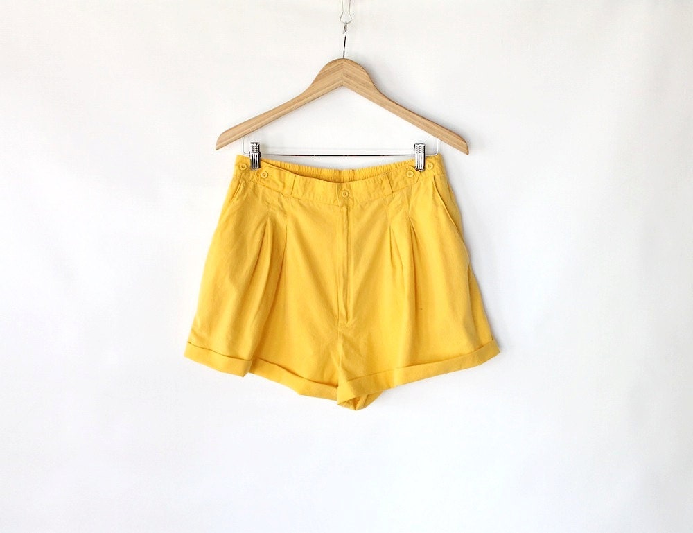 Vintage 80s Yellow Cotton Pleated Summer Shorts // Women's High Waisted Shorts