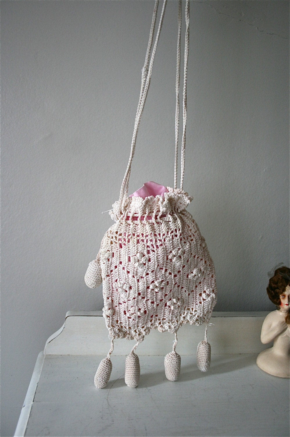Vintage 1920s White & Pink Crocheted Purse