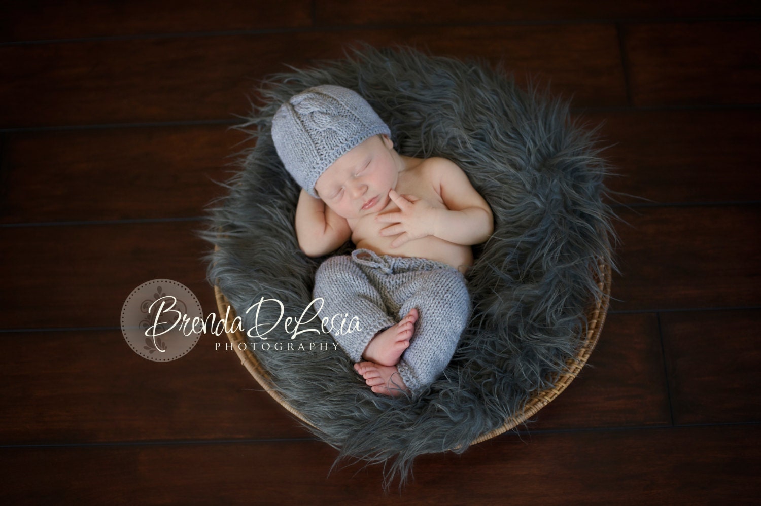 Newborn pants set in light grey. Choose your own color.