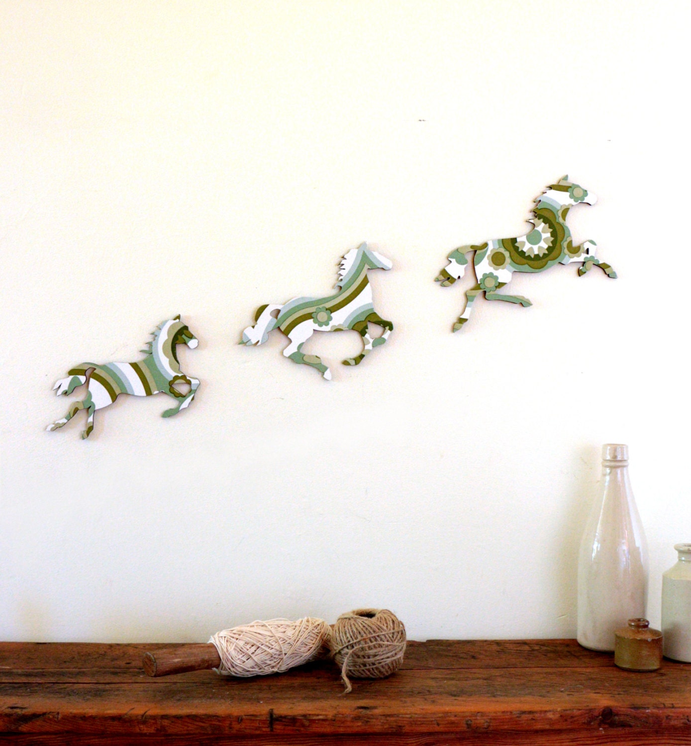 Retro Green Vintage Wallpaper Galloping Horses