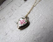 Vintage Locket / Small Guiollche Heart Locket c.1940s