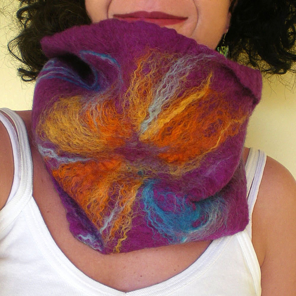 felted neck warmer -ultraviolet-