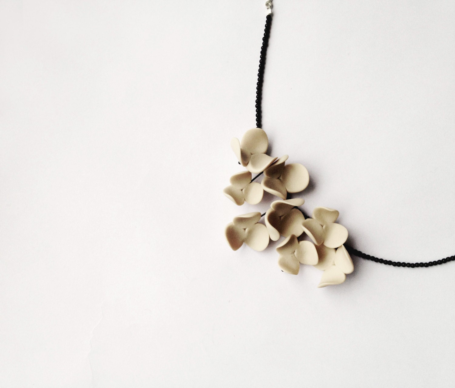 minimal chic polymer clay flowernecklace/nO.215 Jasmines between black onyx/ Made to order - eried