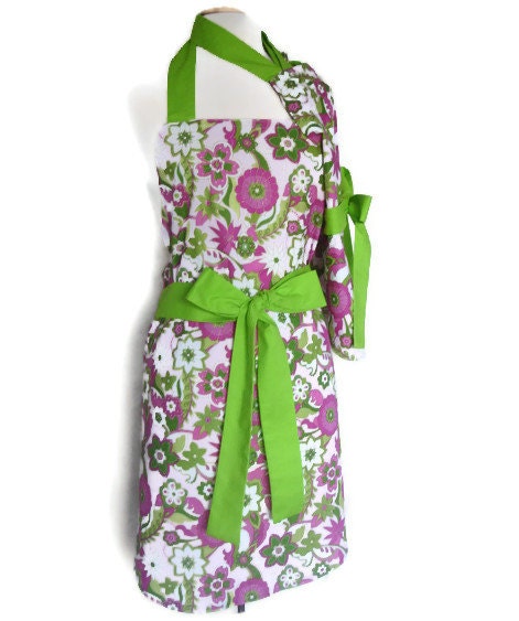 Mommy and Me matching apron set  - Mother Daughter Apron Set in Floral Print with Green Ties for  Women and Children