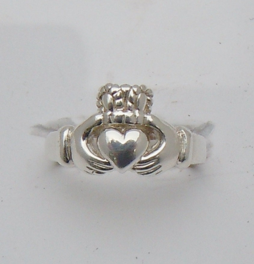 Solid Sterling Silver Ladies Claddagh Ring